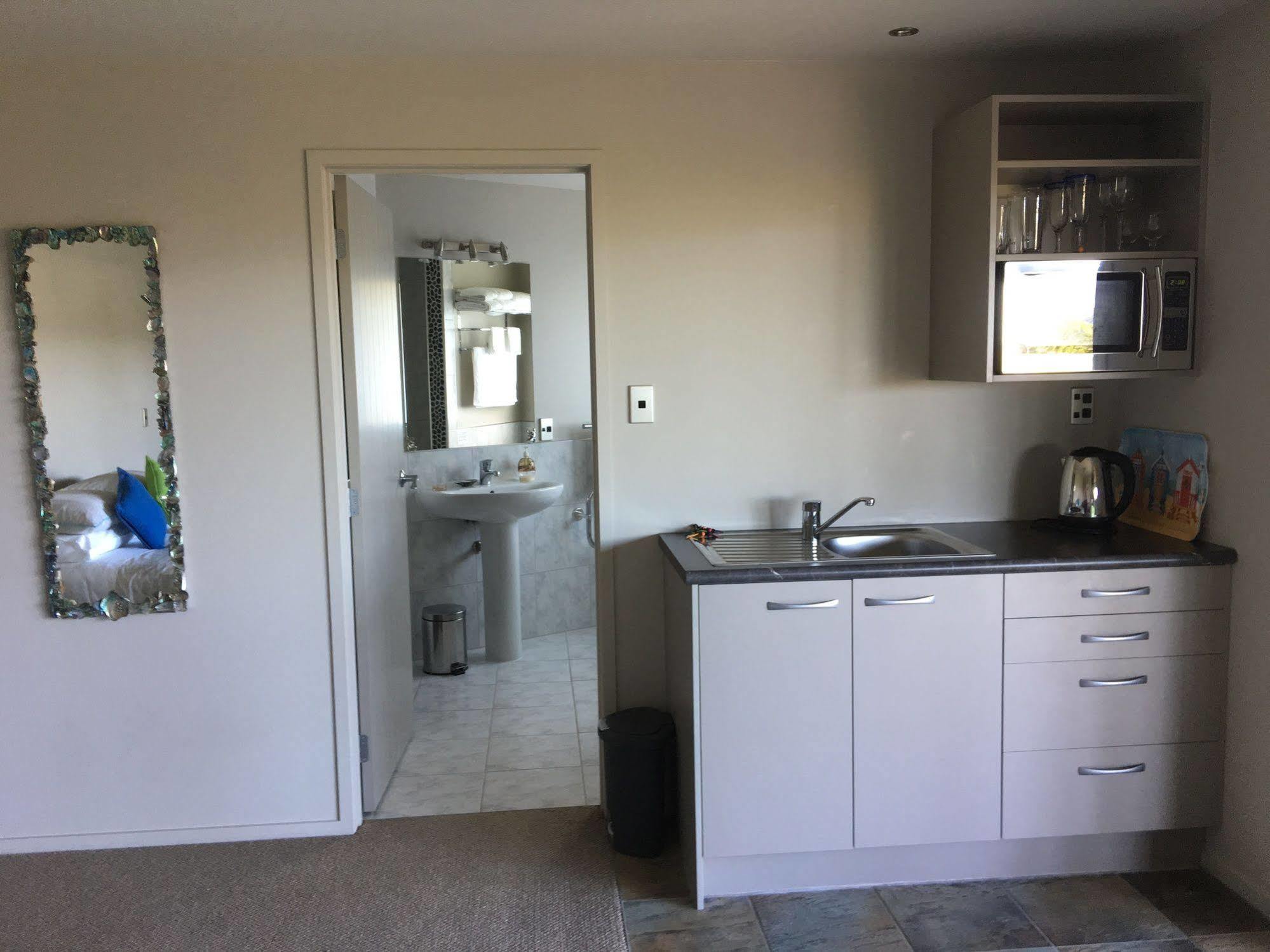 Whangamata Vistas B&B ภายนอก รูปภาพ